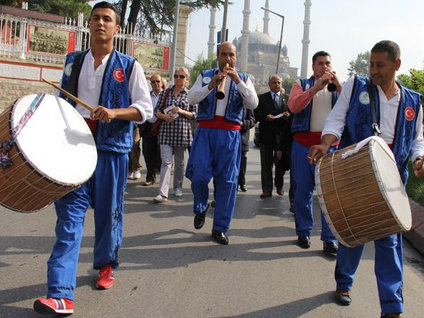 Davullu zurnalı şehitlik daveti