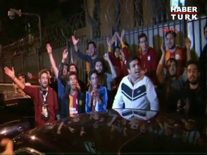 Sarı-Kırmızılı taraftarlar'dan Aysal'a destek