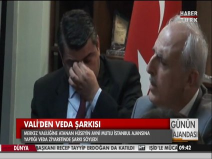 Vali''den duygulandıran veda şarkısı