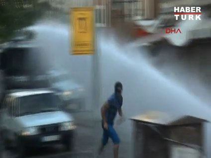 'Allahuekber' diyerek çocuklara saldırdı!
