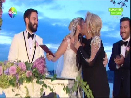 Emel Sayının yiğeni Nergis Nizamoğlu evlendi