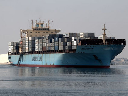 Süveyş Kanalı'nda dev gemilerin çarpışma anı