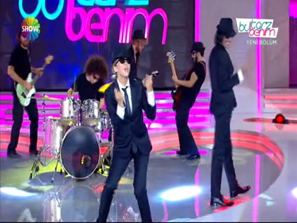 İvan Sert'ten muhteşem dans!