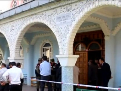 Camide silahlar konuştu