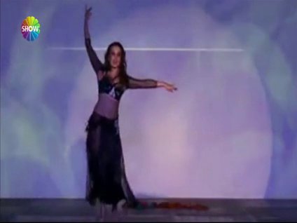 Yunan dansçı uyuşturucudan mı öldü?