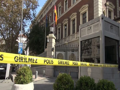 Konsolosluklara gönderilen sarı toz panik yarattı