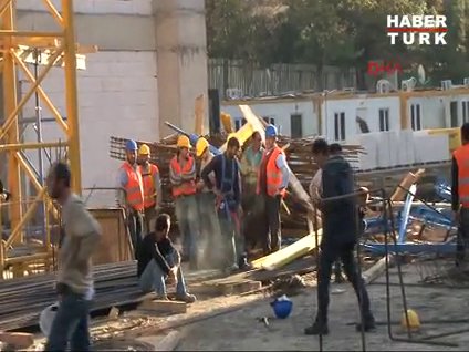 Rezidans inşaatında iskele çöktü