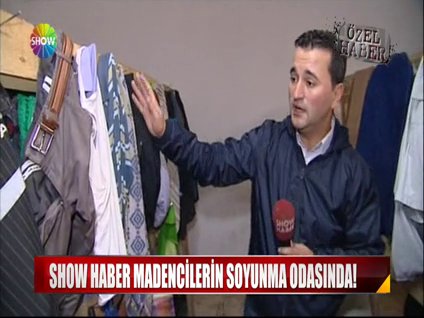 Show Haber madencilerin soyunma odasında!