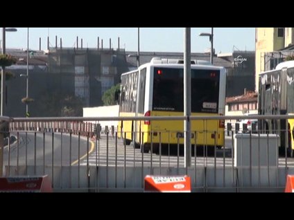 Metrobüste şüpheli çanta paniği