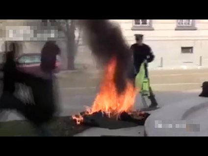 Cumhurbaşkanlığı binası önünde kendini yaktı
