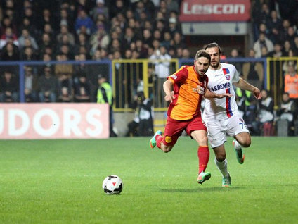 Aslan sallandı ama yıkılmadı