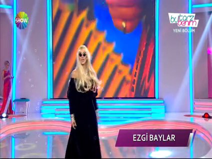 Ezgi Baylar'dan Zerrin Özer taklidi