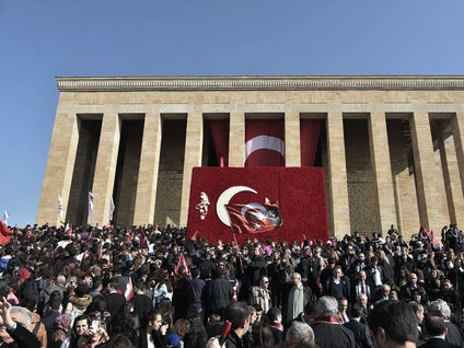 Anıtkabir'e insan seli
