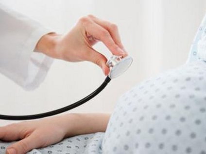 Anne karnındaki bebeğe ameliyat