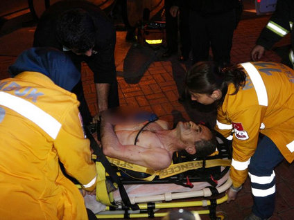 Ters bindiği yürüyen merdivene kolu sıkıştı