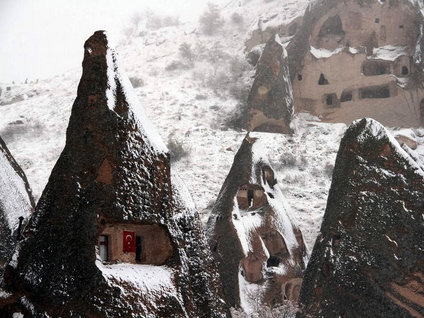 Yurt kara teslim oldu