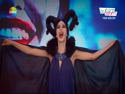 Özlem Özden'in performansı jüri üyelerini hayran bıraktı