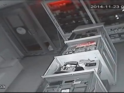 Kamuflajlı hırsız kamerada