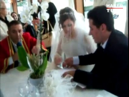 Lüks yattaki sahte nikaha polis baskını