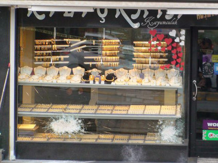 Pompalı tüfekle kuyumcu soygunu