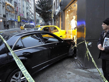 Gece kulübüne kurşun yağdı