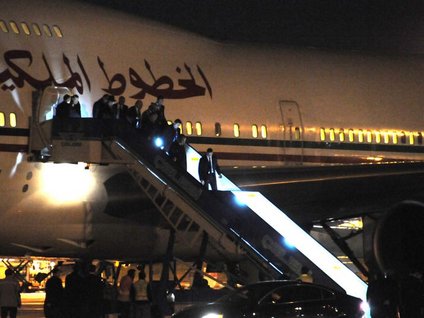 Fas kralı 5 uçakla geldi