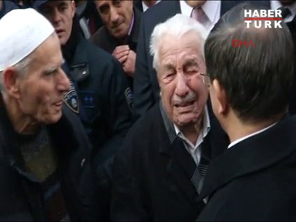 Başbakana sarılıp hüngür hüngür ağladı!