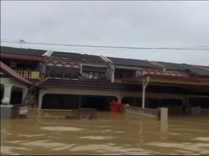 Malezya sel ile boğuşuyor