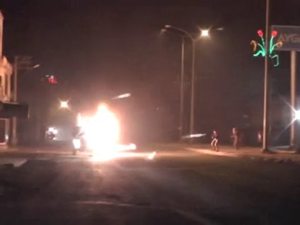 TOMA'ya el yapımı patlayıcı attılar