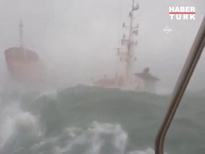 Türk gemisinin batma anı kameralarda
