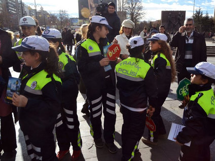 Minik trafik polisleri