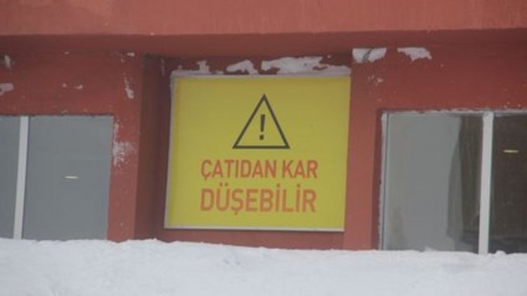 Kar kütlesi altında kaldırlar