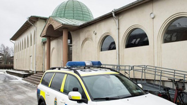 İsveç'te camiye ırkçı saldırı