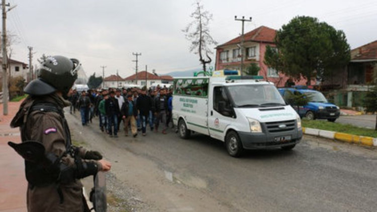 Denizli'de çocuk silahla vuruldu