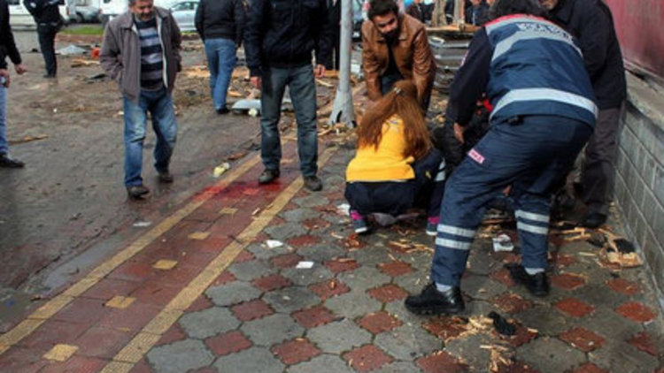 Malatya'da çatı uçtu: 4 yaralı