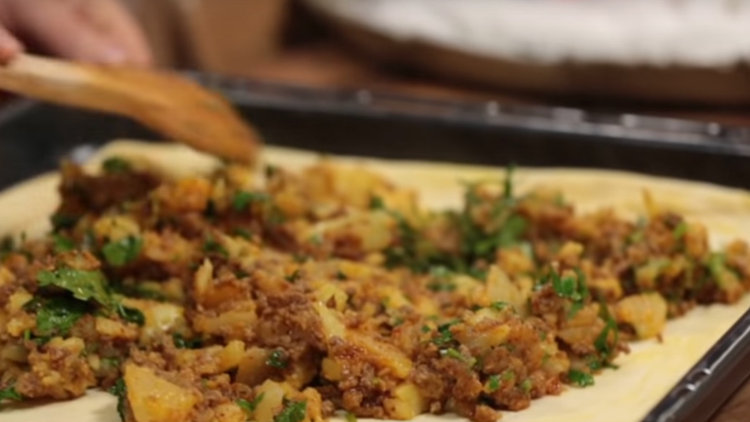 Kıymalı Patatesli Kömbe tarifi