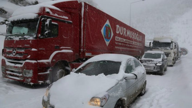 Bolu Dağı geçit vermiyor