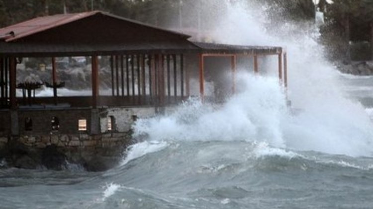 Kar gitti, fırtına geldi