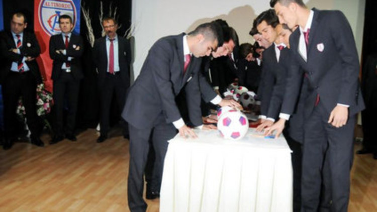 Futbolculara askeri tören