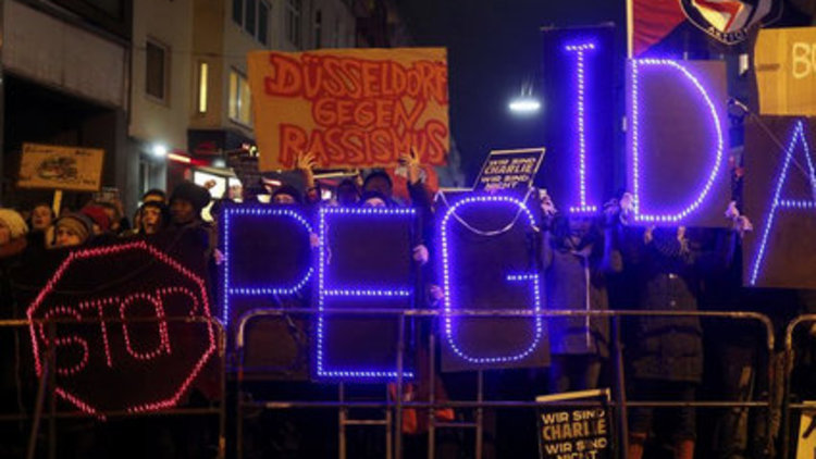 Dev gösteriye binlerce kişi katıldı