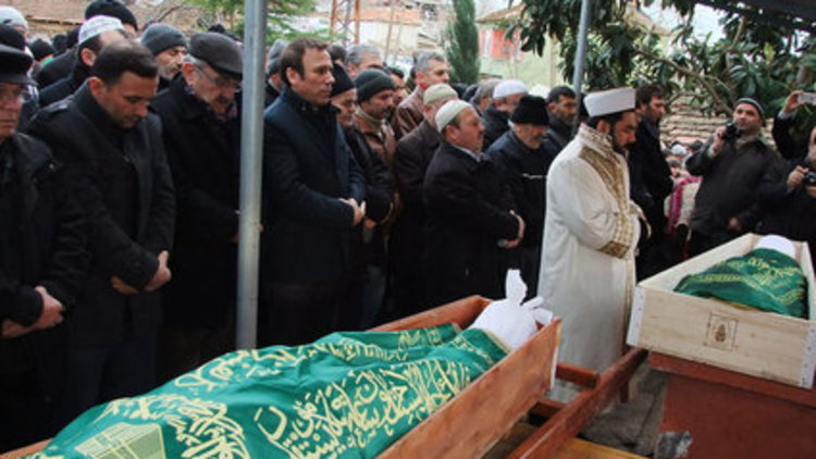 Tekne faciasında 2 kişi toprağa verildi