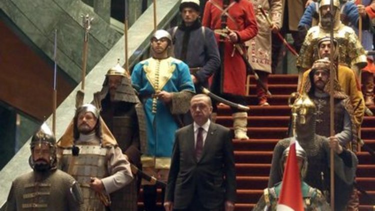 İlk gündem yeni yapılanma