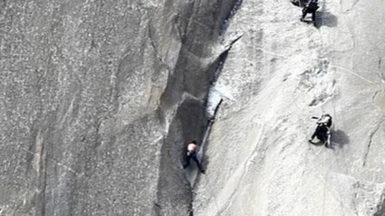 Çıplak elle imkansızı başardı