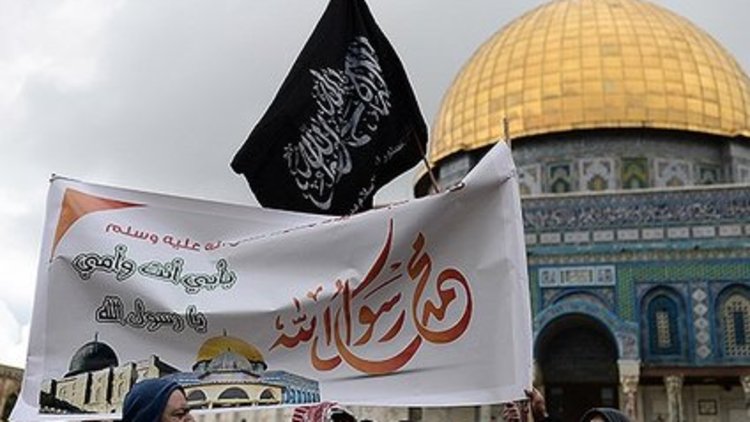 Tartışmalı kapağa protesto