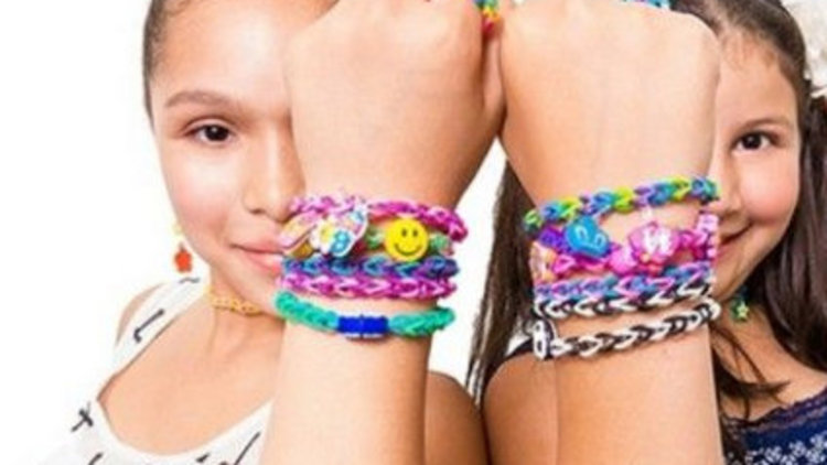 Bilekliklerde renkli zehir