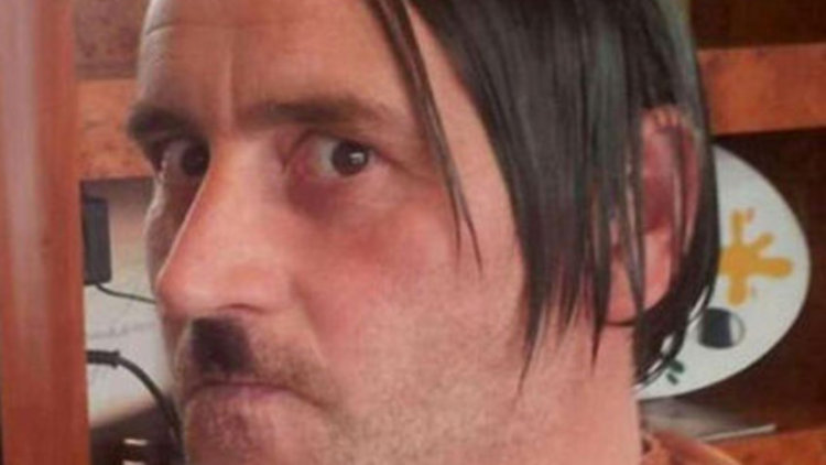 Irkçı Liderden Hitler pozu