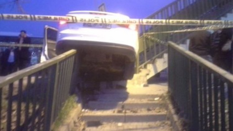 Otobüs beklerken öldü