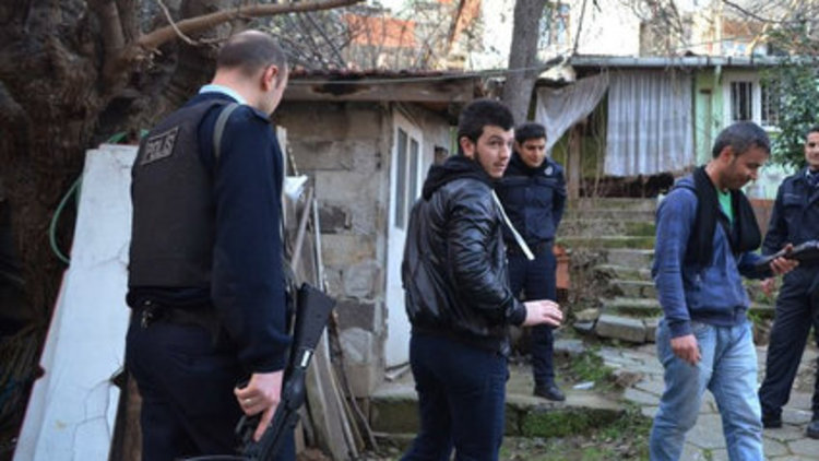 Gecekonduda muhimmat baskını