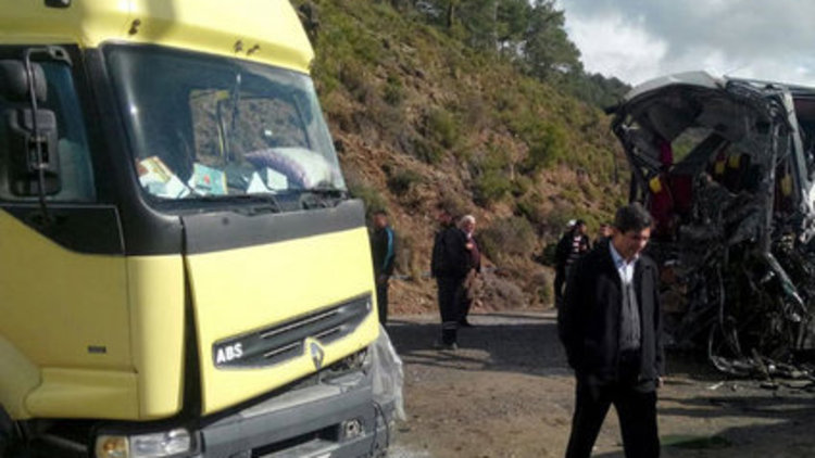 Antalya'da korkunç kaza: 4 ölü