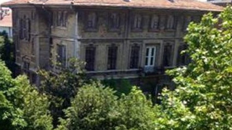 Tarihi köşkte talihsiz kaza